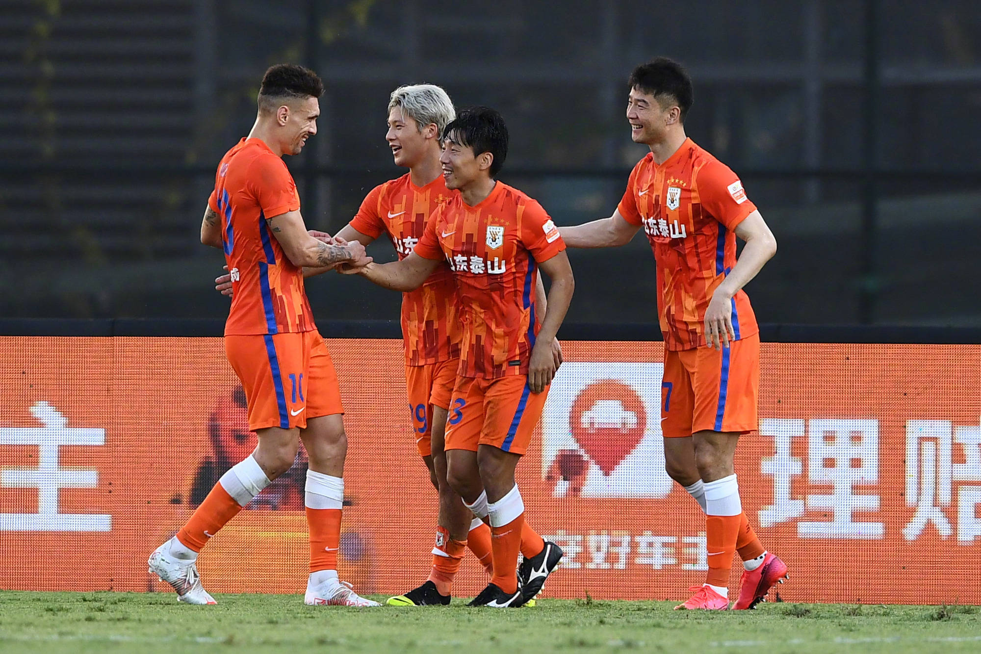 天津泰达主场惨败山东鲁能,降入降级区的简单介绍